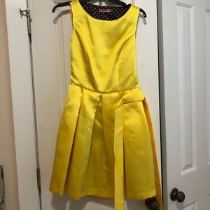 Yellow Isaac Mizrahi Dress with cut-out back